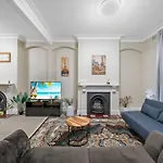 Fancy 4 Bedroom House With Parking - Icc&Darling Harbour-8 Mins Walk