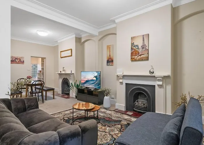 Fancy 4 Bedroom House With Parking - Icc&Darling Harbour-8 Mins Walk