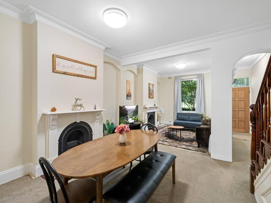 Fancy 4 Bedroom House With Parking - Icc&darling Harbour-8 Mins Walk Sydney