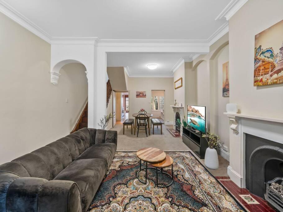 Fancy 4 Bedroom House With Parking - Icc&darling Harbour-8 Mins Walk Sydney